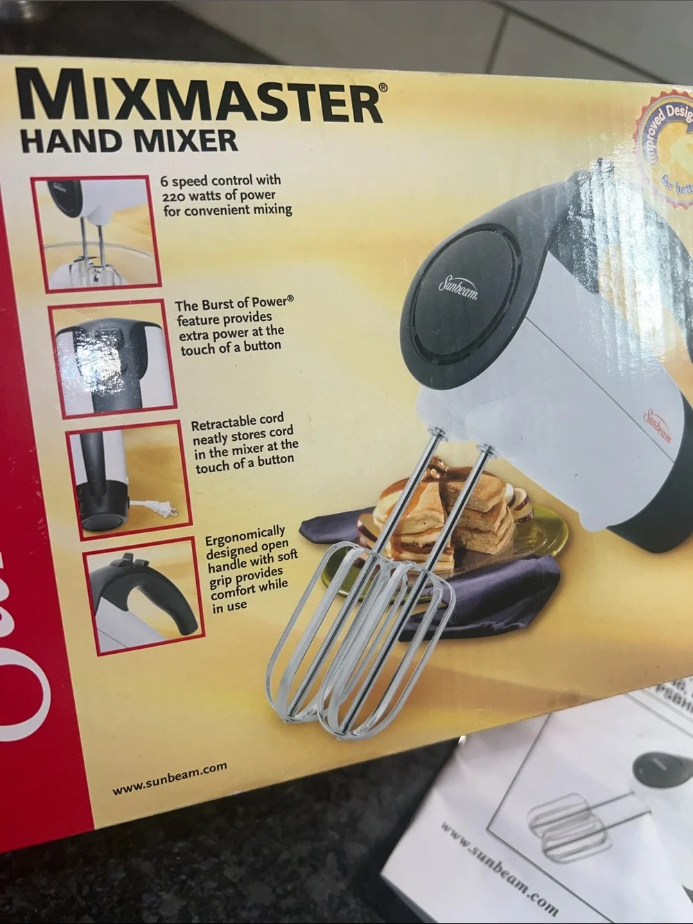 Sunbeam Hand Mixer in White and Black with Manual and Beaters. Exc condition